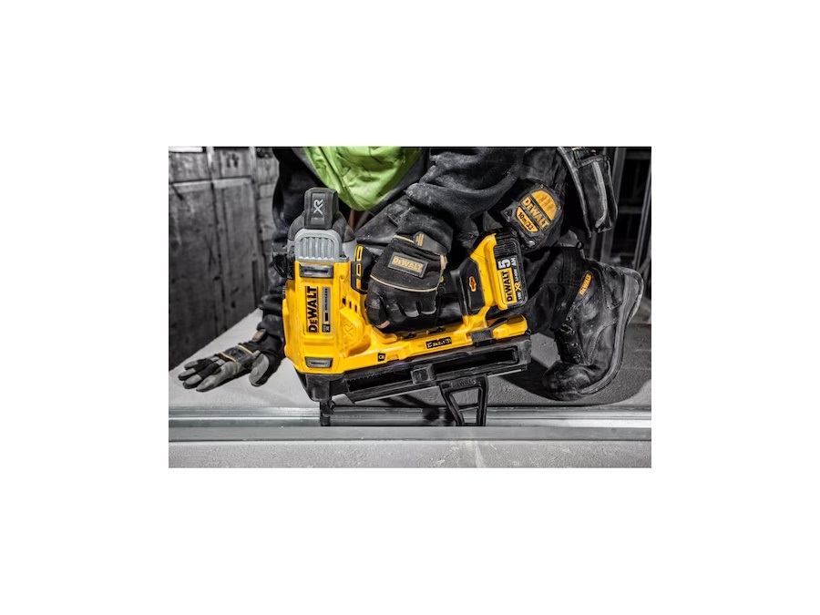 DEWALT Chiodatrice per cemento DCN890P2