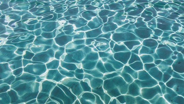 Manutenzione piscina fuori terra: prevenire l'acqua torbida e opaca