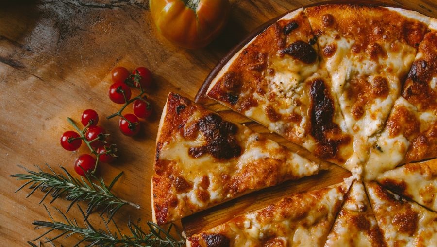 Pizza fatta in casa, gli strumenti giusti per prepararla e servirla in  tavola - la Repubblica